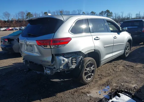 2018 Toyota Highlander Xle z USA, uszkodzony, nr VIN 5TDJZRFH2JS880970